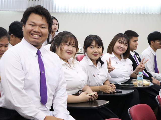 คณะรัฐศาสตร์และสังคมศาสตร์ 