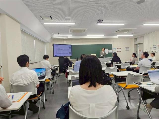 ระหว่างวันที่ 3–5 กรกฎาคม 2569 ผู้ช่วยศาสตราจารย์ ดร.ธิดาวัลย์ อุ่นกอง ผู้อำนวยการวิทยาเขตเชียงราย มหาวิทยาลัยพะเยา พร้อมด้วยคณาจารย์จากวิทยาลัยการศึกษา เข้าร่วมการประชุมวิชาการประจำปี ครั้งที่ 62 ของสมาคมการศึกษาเปรียบเทียบแห่งประเทศญี่ปุ่น (62nd Annual Conference of the Japan Comparative Education Society) ณ มหาวิทยาลัยริทสึเมคัง เมืองเกียวโต ประเทศญี่ปุ่น