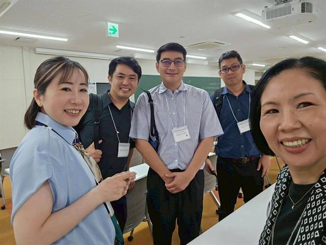 ระหว่างวันที่ 3–5 กรกฎาคม 2569 ผู้ช่วยศาสตราจารย์ ดร.ธิดาวัลย์ อุ่นกอง ผู้อำนวยการวิทยาเขตเชียงราย มหาวิทยาลัยพะเยา พร้อมด้วยคณาจารย์จากวิทยาลัยการศึกษา เข้าร่วมการประชุมวิชาการประจำปี ครั้งที่ 62 ของสมาคมการศึกษาเปรียบเทียบแห่งประเทศญี่ปุ่น (62nd Annual Conference of the Japan Comparative Education Society) ณ มหาวิทยาลัยริทสึเมคัง เมืองเกียวโต ประเทศญี่ปุ่น