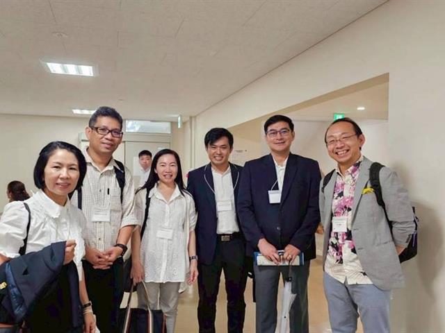 ระหว่างวันที่ 3–5 กรกฎาคม 2569 ผู้ช่วยศาสตราจารย์ ดร.ธิดาวัลย์ อุ่นกอง ผู้อำนวยการวิทยาเขตเชียงราย มหาวิทยาลัยพะเยา พร้อมด้วยคณาจารย์จากวิทยาลัยการศึกษา เข้าร่วมการประชุมวิชาการประจำปี ครั้งที่ 62 ของสมาคมการศึกษาเปรียบเทียบแห่งประเทศญี่ปุ่น (62nd Annual Conference of the Japan Comparative Education Society) ณ มหาวิทยาลัยริทสึเมคัง เมืองเกียวโต ประเทศญี่ปุ่น