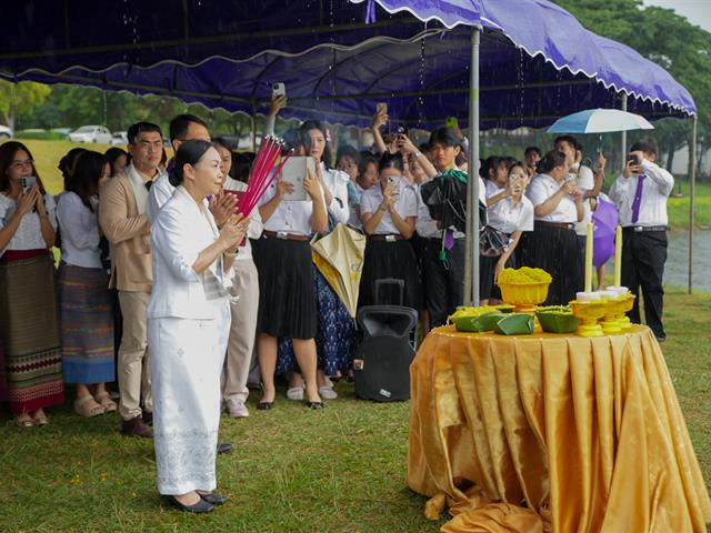 วิทยาลัยการศึกษา ดำเนินกิจกรรมพิธีตักน้ำและเจริญพระพุทธมนต์น้ำสรงองค์พระธาตุจอมทอง เนื่องในประเพณีแห่ผ้าห่มพระธาตุจอมทอง มหาวิทยาลัยพะเยา ประจำปี ๒๕๖๙