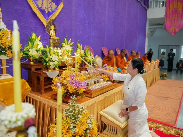 วิทยาลัยการศึกษา ดำเนินกิจกรรมพิธีตักน้ำและเจริญพระพุทธมนต์น้ำสรงองค์พระธาตุจอมทอง เนื่องในประเพณีแห่ผ้าห่มพระธาตุจอมทอง มหาวิทยาลัยพะเยา ประจำปี ๒๕๖๙