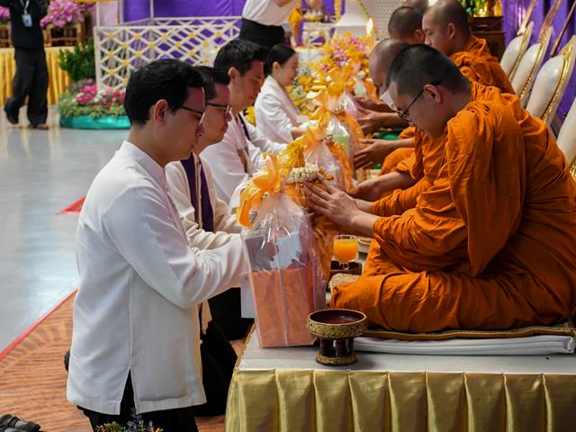 วิทยาลัยการศึกษา ดำเนินกิจกรรมพิธีตักน้ำและเจริญพระพุทธมนต์น้ำสรงองค์พระธาตุจอมทอง เนื่องในประเพณีแห่ผ้าห่มพระธาตุจอมทอง มหาวิทยาลัยพะเยา ประจำปี ๒๕๖๙