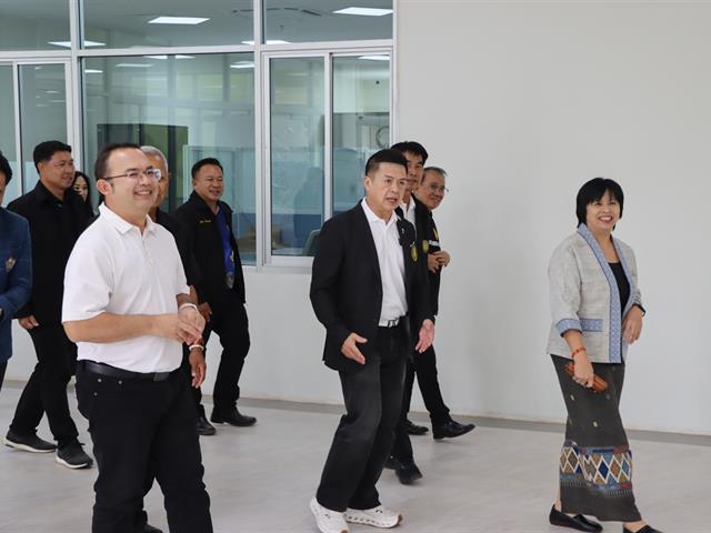 คณะกรรมการธรรมาภิบาลจังหวัดพะเยา (ก.ธ.จ. พะเยา) เยี่ยมติดตามโครงการอาคารการเรียนรู้และอนุรักษ์นกยูงไทย พร้อมร่วมพิธีเปิดคลินิกรักษาสัตว์ มหาวิทยาลัยพะเยา