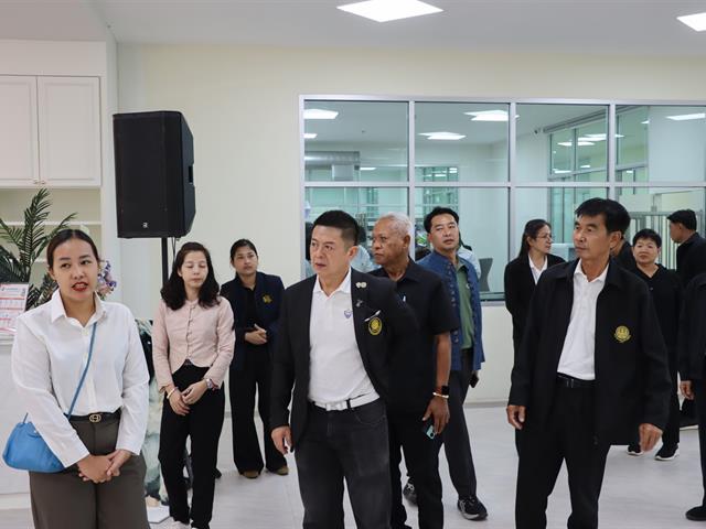 คณะกรรมการธรรมาภิบาลจังหวัดพะเยา (ก.ธ.จ. พะเยา) เยี่ยมติดตามโครงการอาคารการเรียนรู้และอนุรักษ์นกยูงไทย พร้อมร่วมพิธีเปิดคลินิกรักษาสัตว์ มหาวิทยาลัยพะเยา