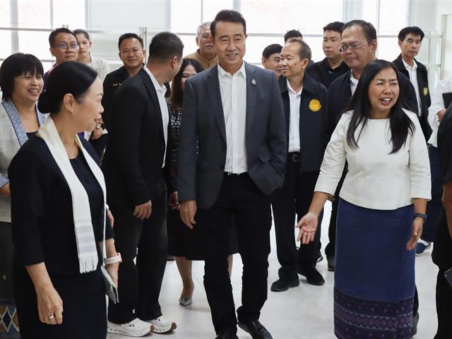 คณะกรรมการธรรมาภิบาลจังหวัดพะเยา (ก.ธ.จ. พะเยา) เยี่ยมติดตามโครงการอาคารการเรียนรู้และอนุรักษ์นกยูงไทย พร้อมร่วมพิธีเปิดคลินิกรักษาสัตว์ มหาวิทยาลัยพะเยา