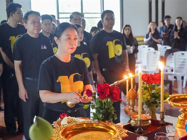 คณะทันตแพทยศาสตร์ มหาวิทยาลัยพะเยา ร่วมกิจกรรมทำบุญตักบาตร "ฮ่วมใจ๋ตักบาตร ต้อนรับน้องใหม่ สู่รั้ว ม.พะเยา" เนื่องในโอกาสวันสถาปนามหาวิทยาลัยพะเยา ครบรอบ 16 ปี