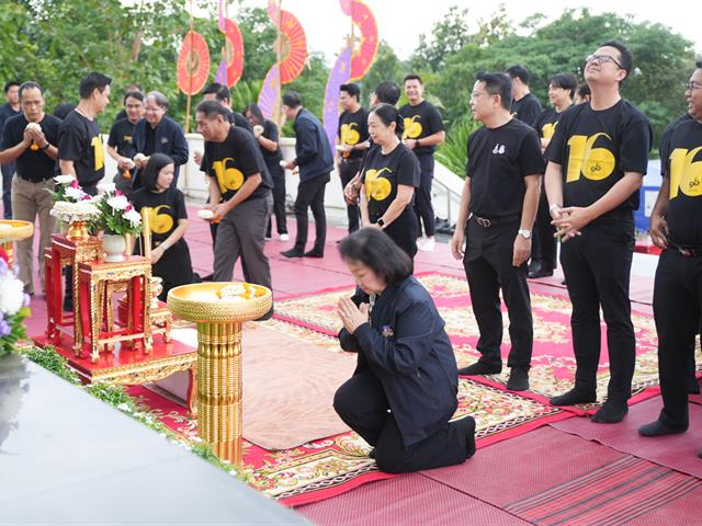 คณะทันตแพทยศาสตร์ มหาวิทยาลัยพะเยา ร่วมกิจกรรมทำบุญตักบาตร "ฮ่วมใจ๋ตักบาตร ต้อนรับน้องใหม่ สู่รั้ว ม.พะเยา" เนื่องในโอกาสวันสถาปนามหาวิทยาลัยพะเยา ครบรอบ 16 ปี