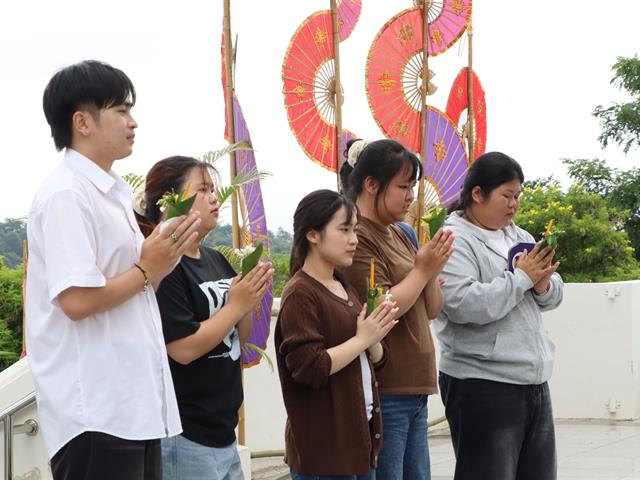 คณะรัฐศาสตร์และสังคมศาสตร์ 
