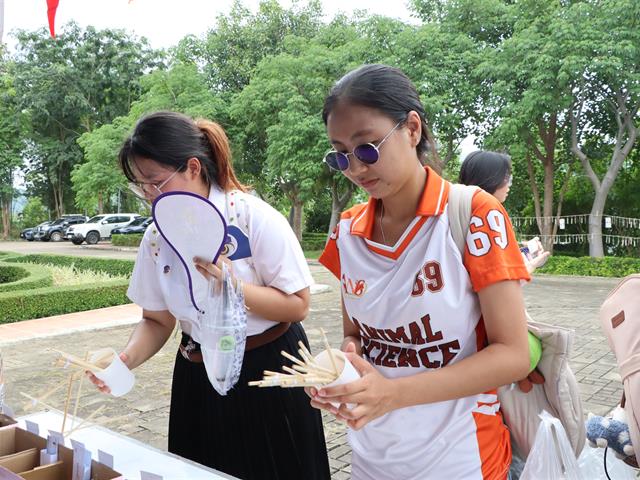คณะรัฐศาสตร์และสังคมศาสตร์ 
