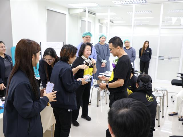 คณะทันตแพทยศาสตร์ มหาวิทยาลัยพะเยา ร่วมเปิดนิทรรศการ 16 เรื่องเล่าดีดี 16 ปี มหาวิทยาลัยพะเยา สู่ความยั่งยืน ถ่ายทอดความสำเร็จจากพลังความร่วมมือ สร้างคุณค่าสู่ชุมชนและสังคม
