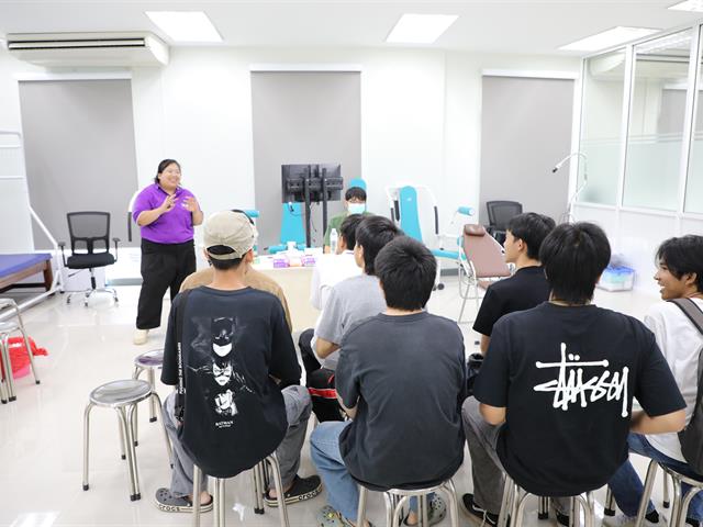 คณะทันตแพทยศาสตร์ มหาวิทยาลัยพะเยา ร่วมเปิดนิทรรศการ 16 เรื่องเล่าดีดี 16 ปี มหาวิทยาลัยพะเยา สู่ความยั่งยืน ถ่ายทอดความสำเร็จจากพลังความร่วมมือ สร้างคุณค่าสู่ชุมชนและสังคม