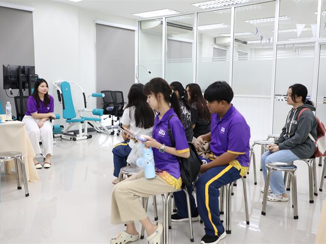 คณะทันตแพทยศาสตร์ มหาวิทยาลัยพะเยา ร่วมเปิดนิทรรศการ 16 เรื่องเล่าดีดี 16 ปี มหาวิทยาลัยพะเยา สู่ความยั่งยืน ถ่ายทอดความสำเร็จจากพลังความร่วมมือ สร้างคุณค่าสู่ชุมชนและสังคม