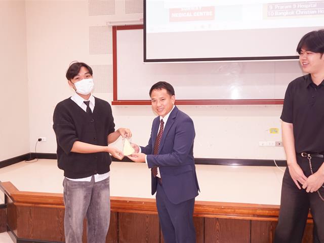 สาขาวิชาภาษาอังกฤษ คณะศิลปศาสตร์ มหาวิทยาลัยพะเยา จัดโครงการภาษาอังกฤษเพื่อวิชาชีพ กิจกรรมที่ 1 การแปลและล่าม เพื่อเตรียมพร้อมนิสิตก่อนออกฝึกงาน และพัฒนาทักษะการแปลและล่าม