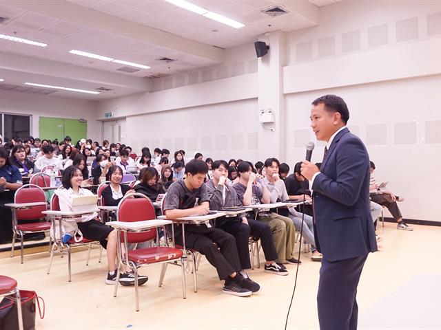 สาขาวิชาภาษาอังกฤษ คณะศิลปศาสตร์ มหาวิทยาลัยพะเยา จัดโครงการภาษาอังกฤษเพื่อวิชาชีพ กิจกรรมที่ 1 การแปลและล่าม เพื่อเตรียมพร้อมนิสิตก่อนออกฝึกงาน และพัฒนาทักษะการแปลและล่าม