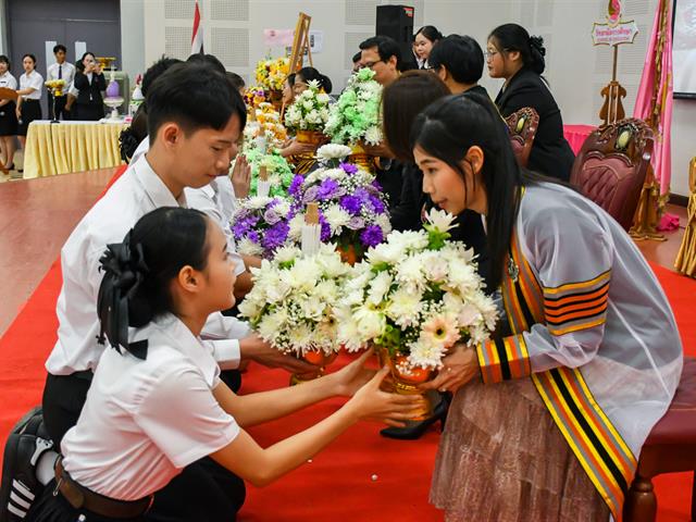 วิทยาลัยการศึกษา ดำเนินกิจกรรมไหว้ครูและสืบสานอัตลักษณ์นิสิตวิทยาลัยการศึกษา “ร้อยดวงใจศิษย์วันทา วิทยาลัยการศึกษา บูชาครู”