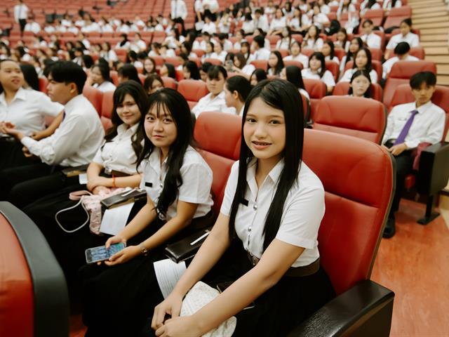 หลักสูตรวิทยาศาสตรบัณฑิต สาขาวิชาอนามัยสิ่งแวดล้อม จัดพิธีมอบเสื้อปฏิบัติการวิชาชีพ ประจำปีการศึกษา 2569