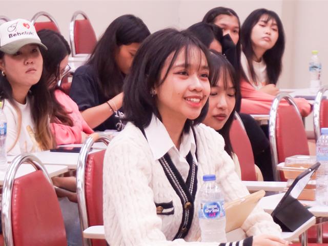 สาขาวิชาภาษาอังกฤษ คณะศิลปศาสตร์ มหาวิทยาลัยพะเยา จัดโครงการภาษาอังกฤษเพื่อวิชาชีพ กิจกรรมที่ 2 แนะแนวอาชีพ เพื่อเตรียมพร้อมนิสิตก่อนออกฝึกงาน