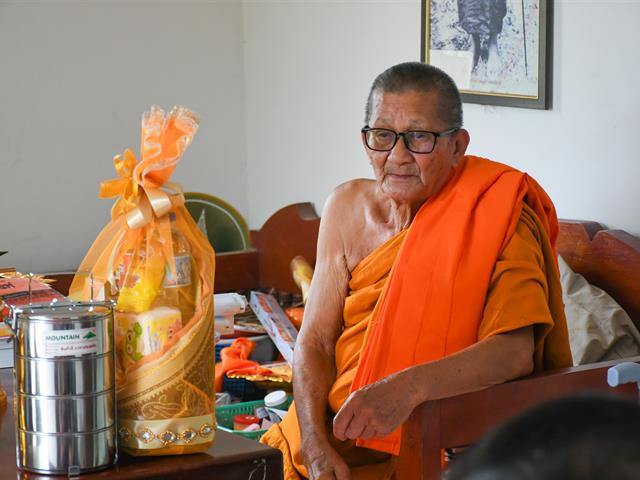 วิทยาลัยการศึกษา ดำเนินกิจกรรมถวายเทียนพรรษา ส่งเสริมคุณธรม จริยธรรม และการสร้างวัฒนธรรมองค์กรที่ดี ณ สำนักสงฆ์สันทุ่งเอี้ยง จังหวัดพะเยา