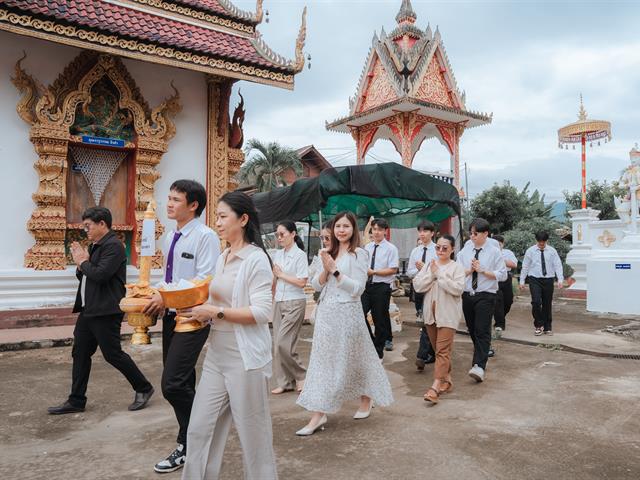 ถวายเทียนพรรษา