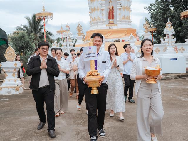 ถวายเทียนพรรษา