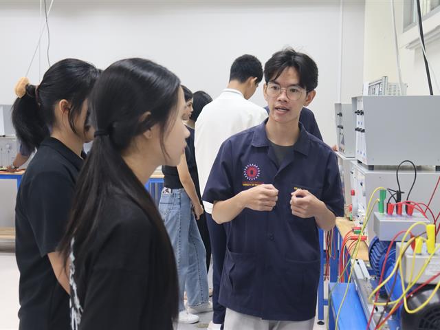คณะวิศวกรรมศาสตร์ เปิดห้องปฏิบัติการต้อนรับนักเรียนโรงเรียนสาธิตพะเยา สัมผัสโลกวิศวกรผ่านห้องปฏิบัติการจริง