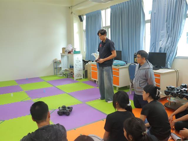 คณะวิศวกรรมศาสตร์ เปิดห้องปฏิบัติการต้อนรับนักเรียนโรงเรียนสาธิตพะเยา สัมผัสโลกวิศวกรผ่านห้องปฏิบัติการจริง