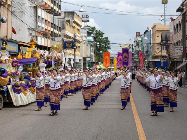คณะศิลปศาสตร์ ร่วมจัดโครงการ “ประเพณีแห่ผ้าห่มพระธาตุจอมทอง ครั้งที่ 11”