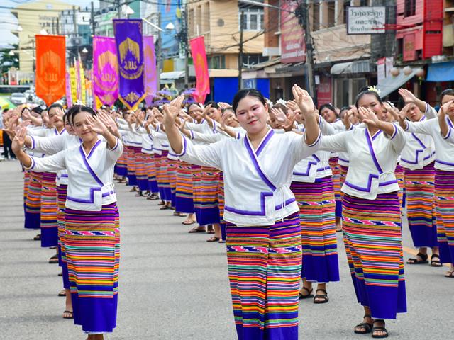 วิทยาลัยการศึกษา ร่วมสืบสานประเพณีอันทรงคุณค่า จัดโครงการ “ประเพณีแห่ผ้าห่มพระธาตุจอมทอง ครั้งที่ ๑๑” ประจำปี ๒๕๖๙