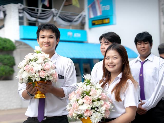 ห่มผ้าพระธาตุจอมทอง