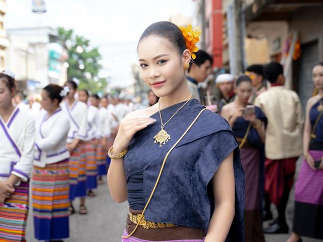 ห่มผ้าพระธาตุจอมทอง