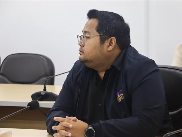 คณะรัฐศาสตร์และสังคมศาสตร์ 