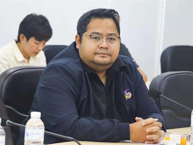 คณะรัฐศาสตร์และสังคมศาสตร์ 