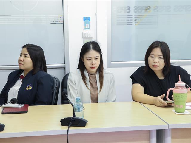 คณะรัฐศาสตร์และสังคมศาสตร์ 