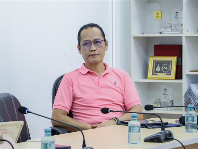 คณะรัฐศาสตร์และสังคมศาสตร์ 