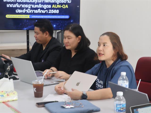 คณะรัฐศาสตร์และสังคมศาสตร์ 