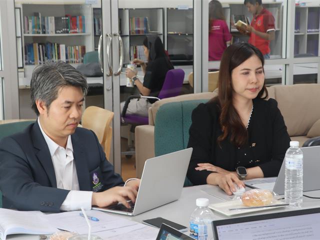 คณะรัฐศาสตร์และสังคมศาสตร์ 