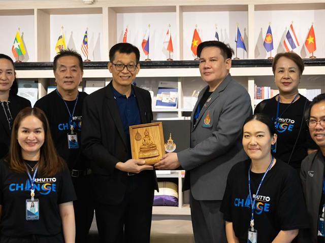 คณะศิลปศาสตร์ มหาวิทยาลัยพะเยา ต้อนรับคณะศึกษาดูงานจากมหาวิทยาลัยเทคโนโลยีราชมงคลตะวันออก