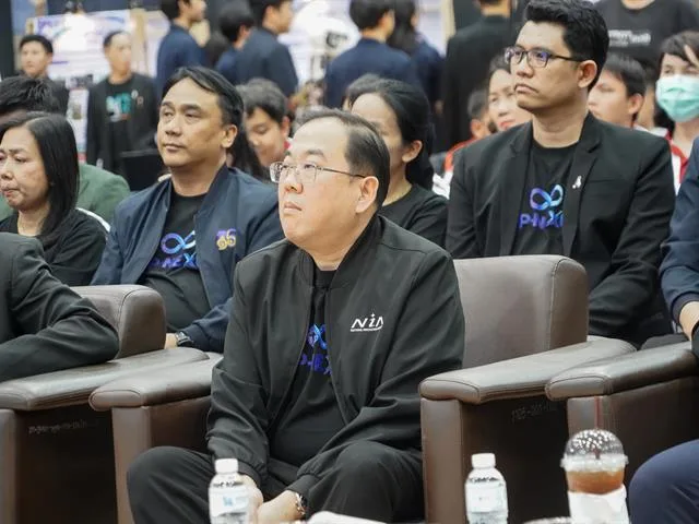ผู้เข้าร่วมโครงการนำสนอผลงานงานวิจัย และดำเนินการเสวนาบนเวทีเล็ก