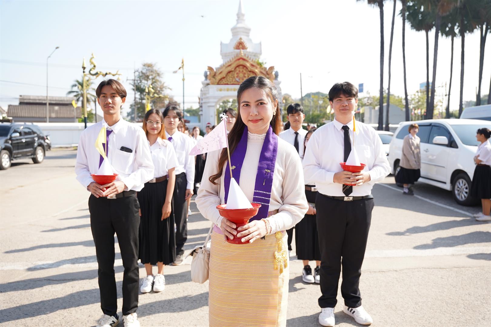 ตานข้าวใหม่ใส่บาตรหลวง