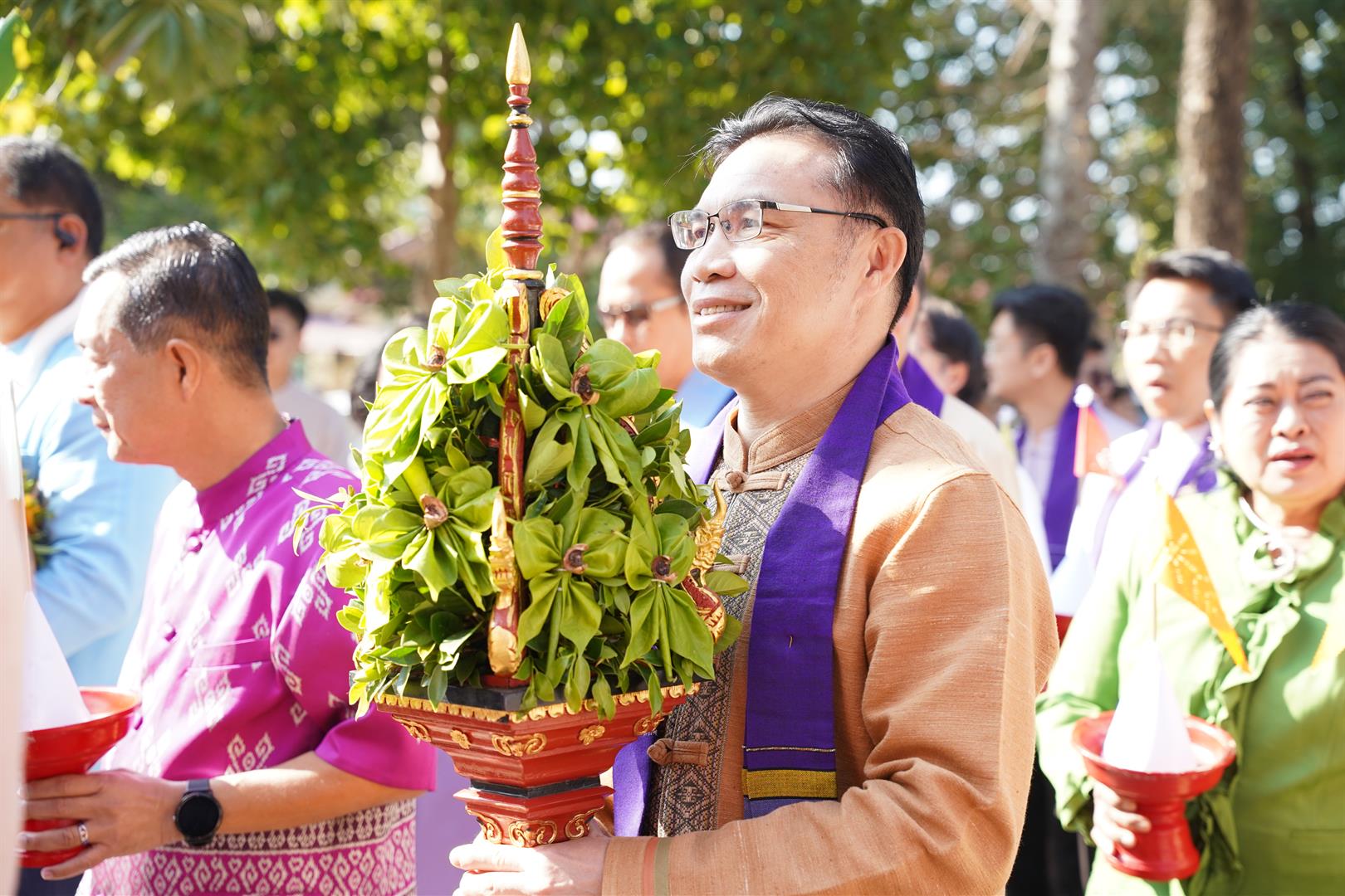 ตานข้าวใหม่ใส่บาตรหลวง