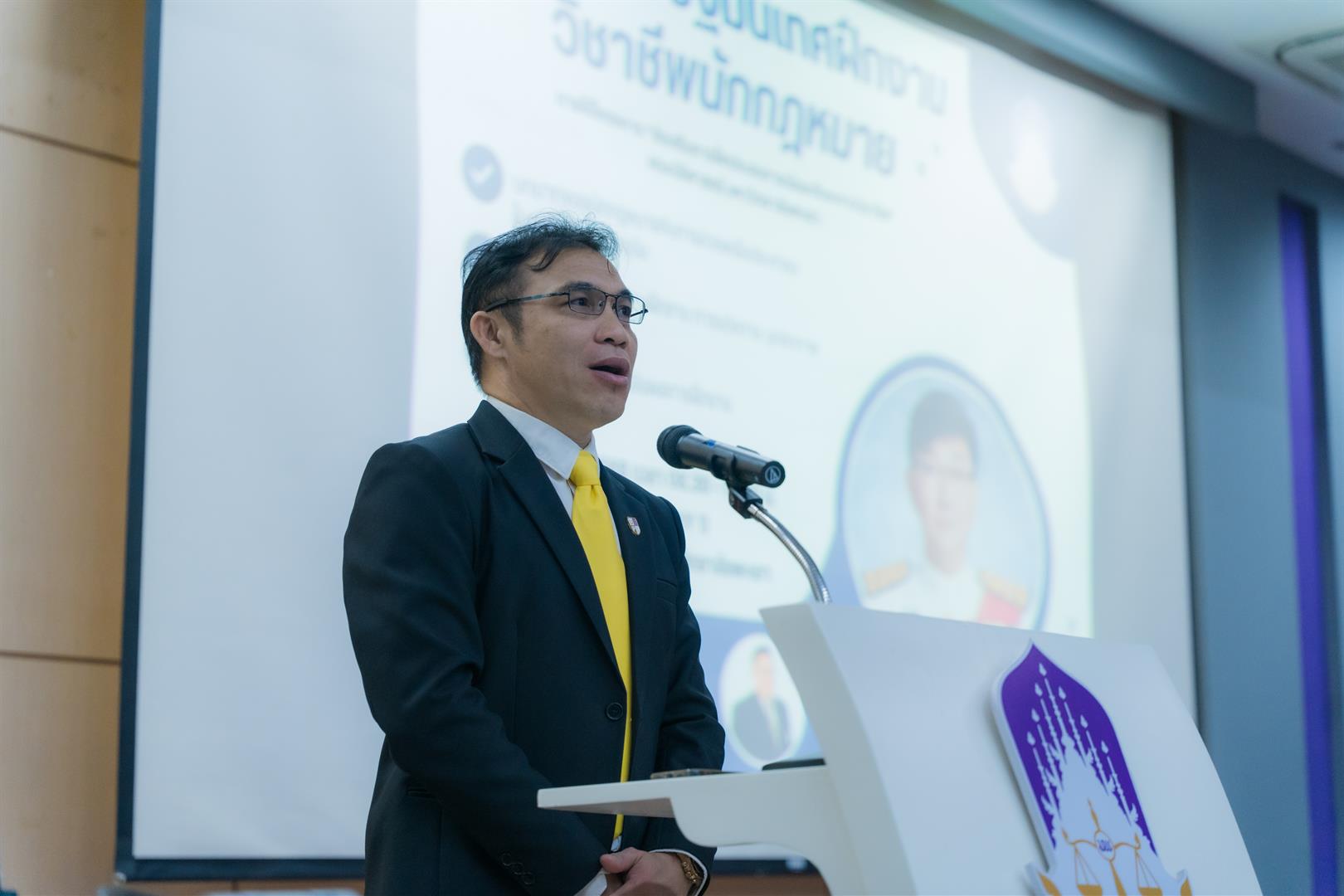 ฝึกงานวิชาชีพนักกฎหมาย