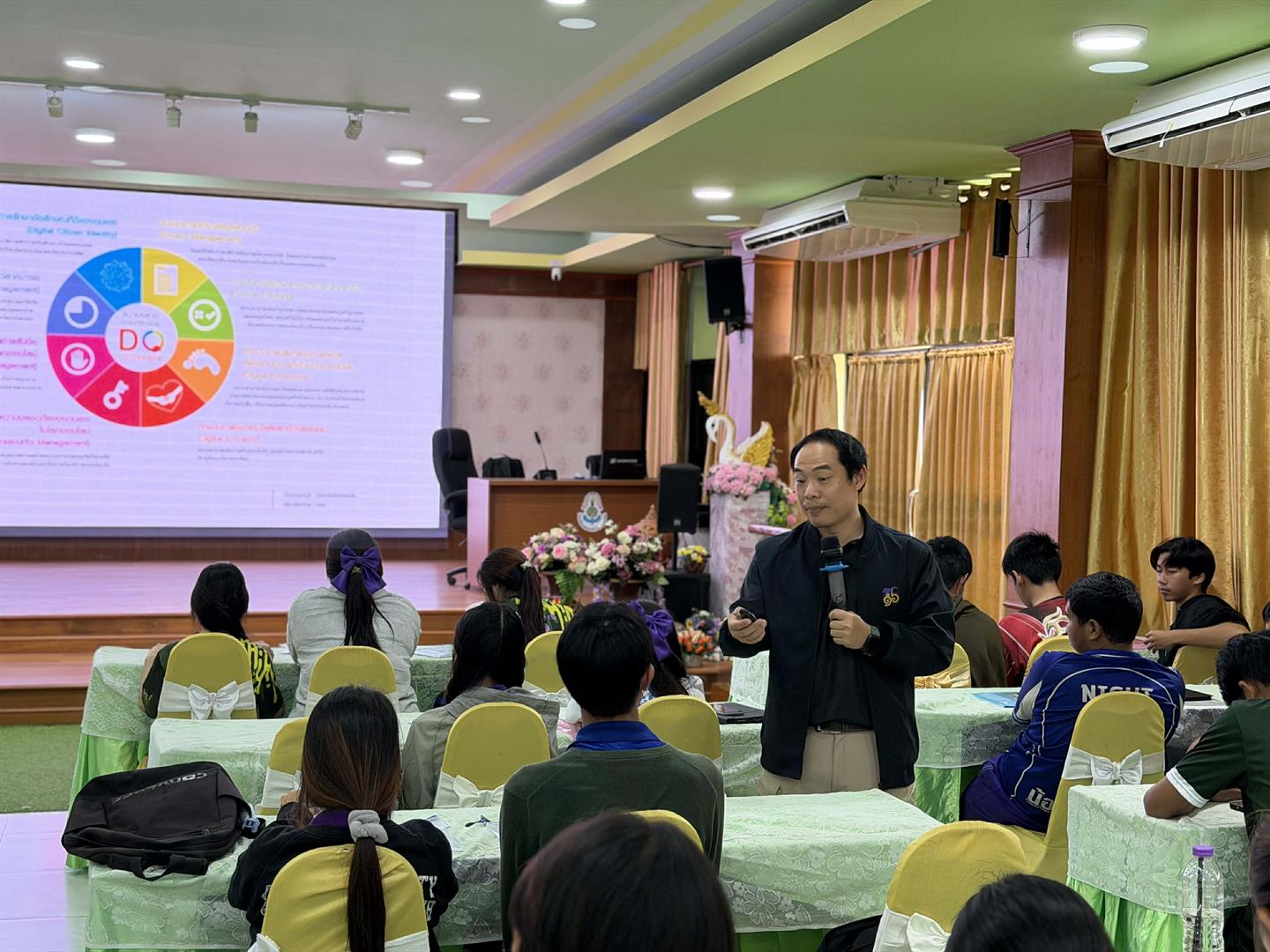 ชุมชนยุคใหม่รู้เท่าทันภัยบนโลกออนไลน์