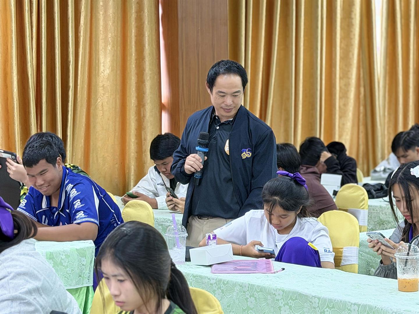 ชุมชนยุคใหม่รู้เท่าทันภัยบนโลกออนไลน์