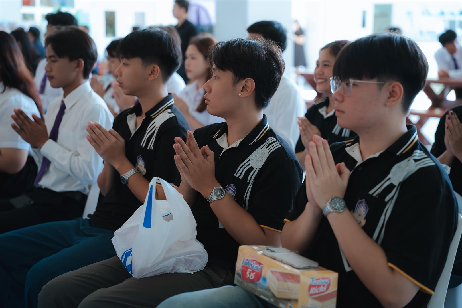 พิธีตักบาตรอุทิศถวายเป็นพระกุศล