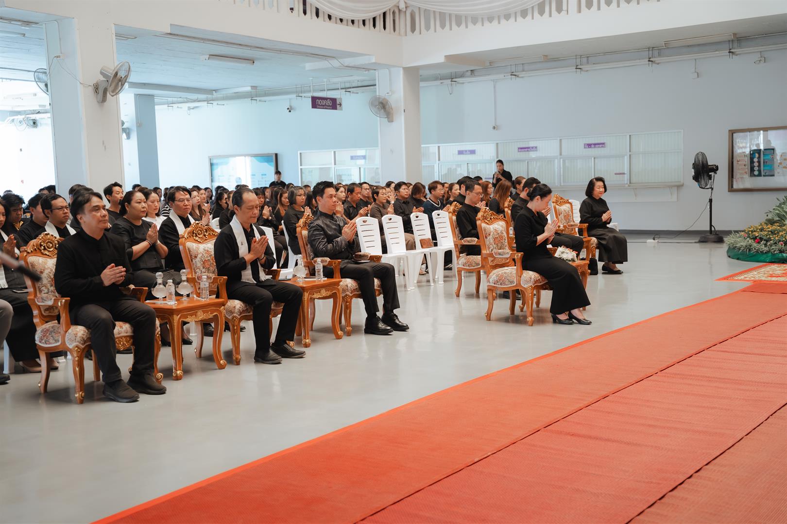 พิธีตักบาตรอุทิศถวายเป็นพระกุศล