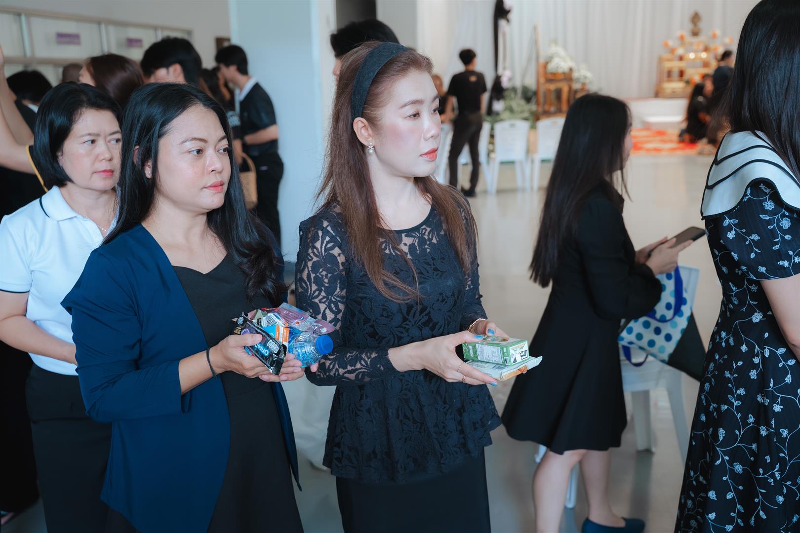 พิธีตักบาตรอุทิศถวายเป็นพระกุศล