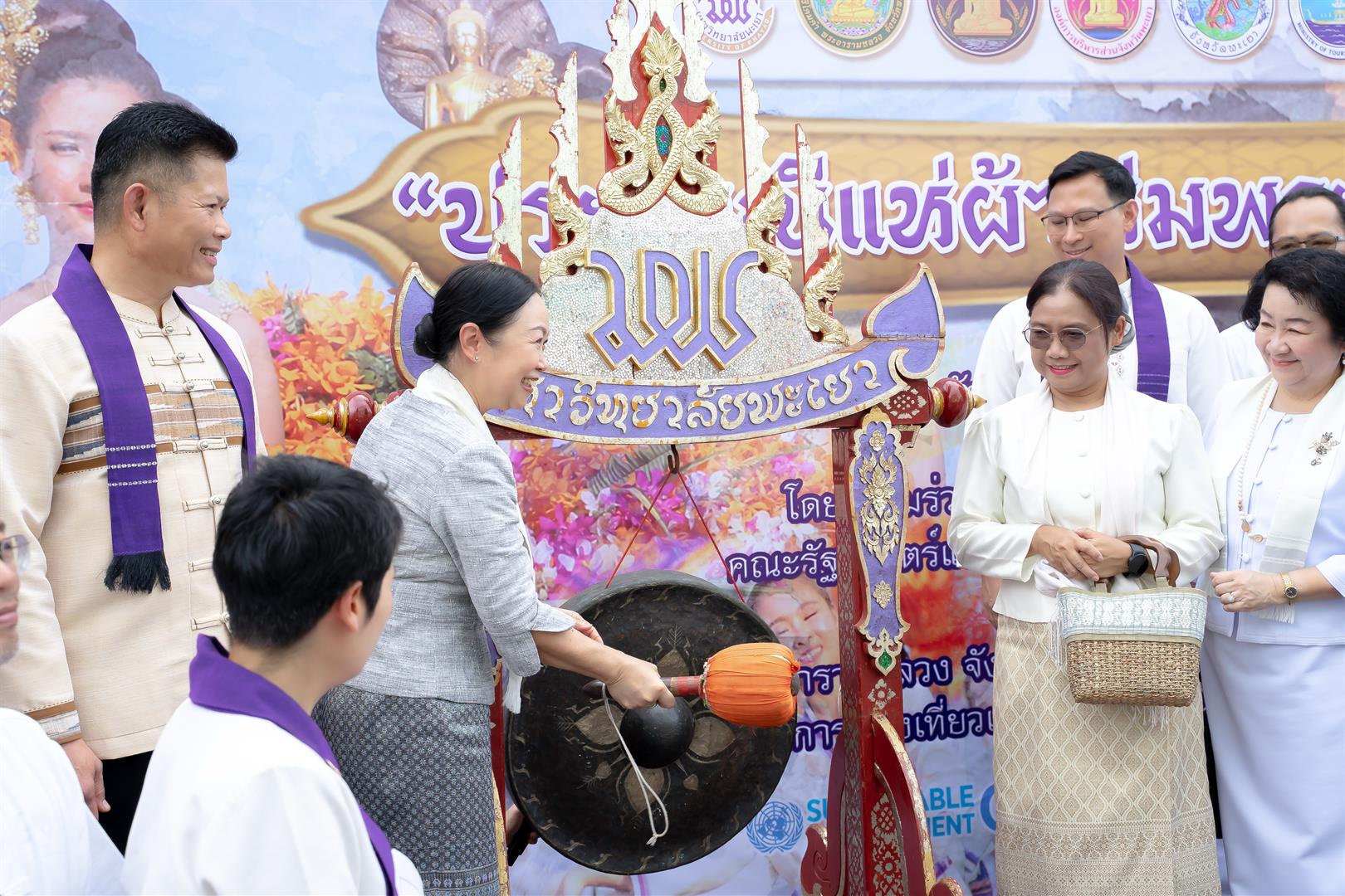 ห่มผ้าพระธาตุจอมทอง