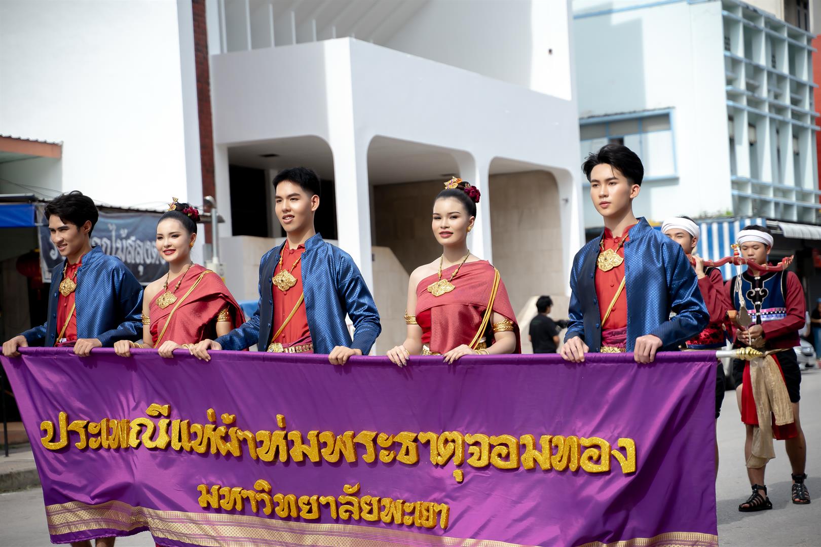 ห่มผ้าพระธาตุจอมทอง